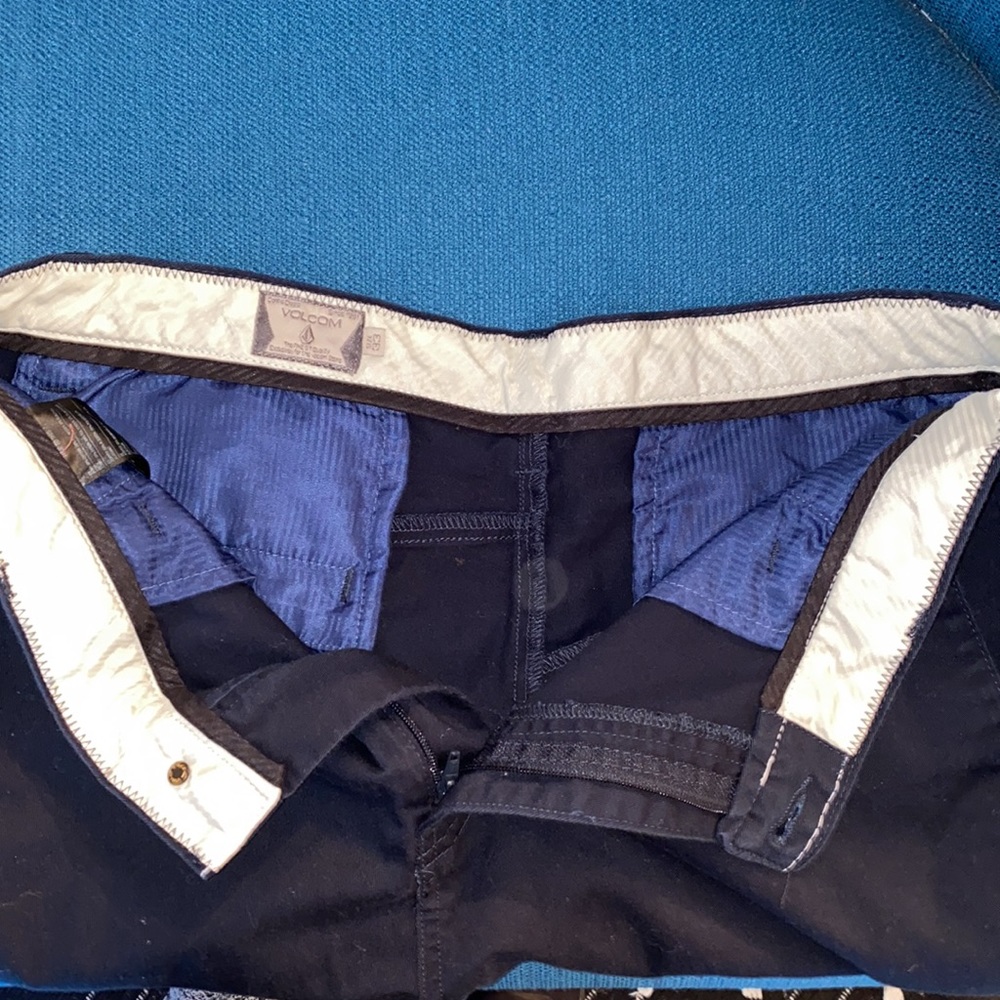 Volcom shorts - Picture 3 of 5
